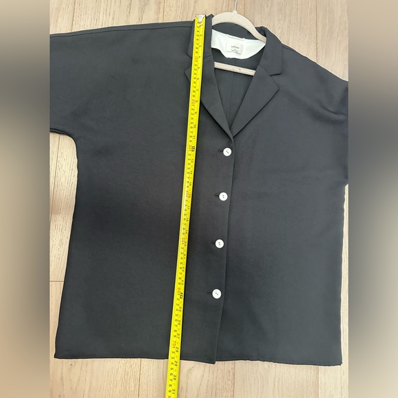 Wilfred chemise Freeform shirt women
Size M
Color- Black - Picture 9 of 10